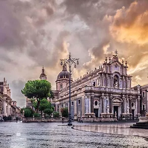 monument-home-catania-95121.taorminaitalyhotels.com/